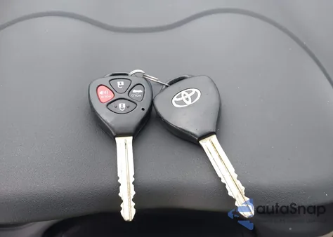 2013 Toyota Corolla L z USA, uszkodzony, nr VIN 5YFBU4EE4DP092394